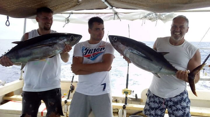 www.pescaturismemallorca.com Pesca de la tonyina blanca des de Cala Bona i Cala Millor